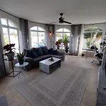 Detached With Private Pool 빌라