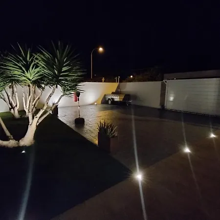 Detached With Private Pool Hotell