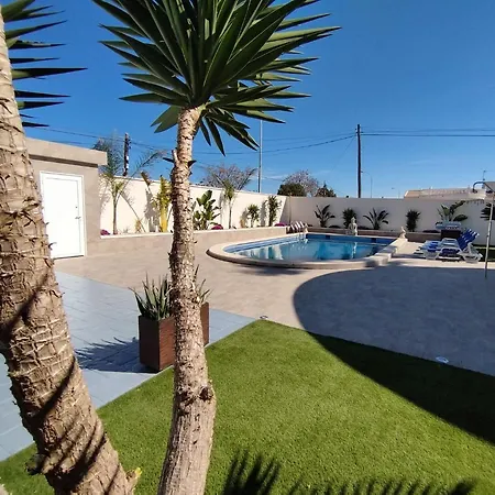 Hotell Detached With Private Pool Torrevieja