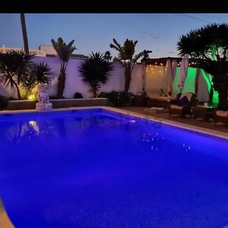 Detached With Private Pool Вилла *