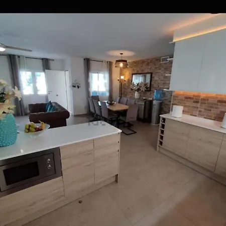 Detached With Private Pool Вилла Торевьиа